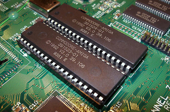 ROM là bộ nhớ dùng để chứa các chương trình hệ thống được hãng sản xuất