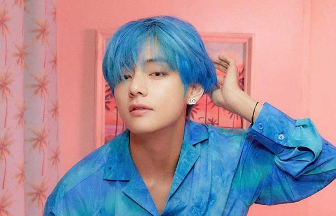 Cheap moment màu tóc xanh Calypso cùng V của BTS